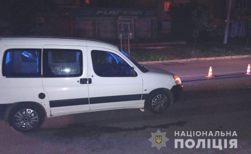 Напідпитку переходив дорогу в невстановленому місці: у Рівному під колеса авто потрапив пішохід