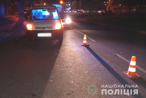 Напідпитку переходив дорогу в невстановленому місці: у Рівному під колеса авто потрапив пішохід