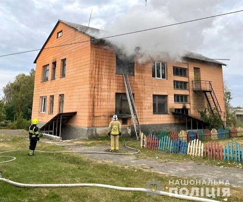 Поліцейські встановлюють обставини загоряння адмінбудівлі у Сарненському районі