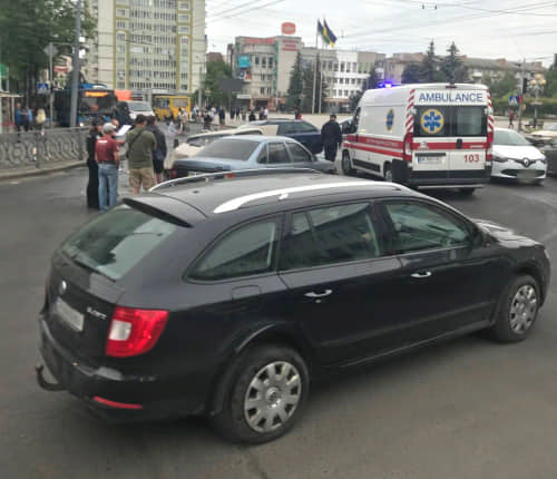 У центрі Рівного потрійна ДТП: ОНОВЛЕНО