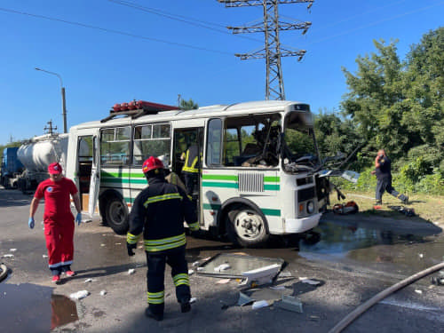 У Здолбунові зіткнувся автобус та вантажівка: поліцейські встановлюють обставини ДТП