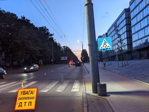 У Рівному під колеса авто потрапила пішохідка: потерпілу госпіталізували У Рівному під колеса авто потрапила пішохідка: потерпілу госпіталізували