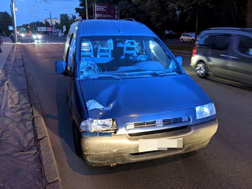 У Рівному під колеса авто потрапила пішохідка: потерпілу госпіталізували