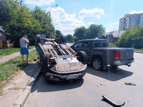 У Рівному в ДТП постраждала вагітна водійка