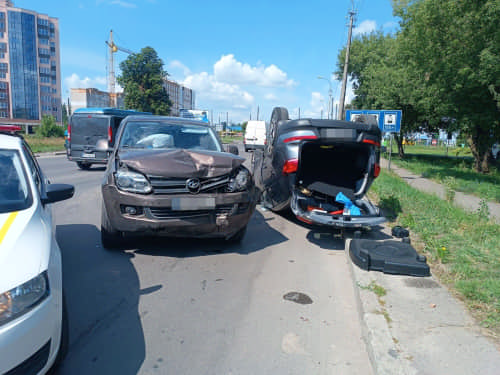 У Рівному в ДТП постраждала вагітна водійка