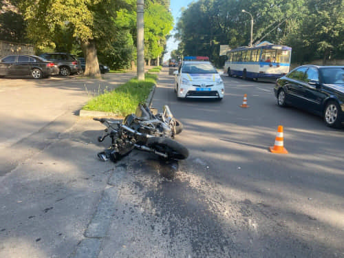 У Рівному в ДТП травмувався мотоцикліст і неповнолітній пасажир