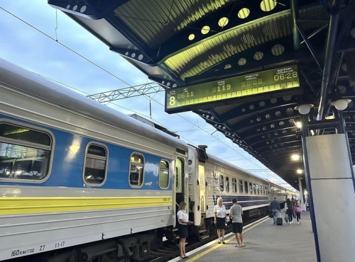Через Рівне курсує новий потяг до Польщі