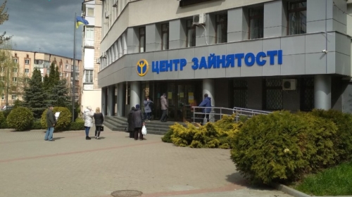 З початку війни понад 3,1 тис. переселенців звернулося до Рівненської служби зайнятості