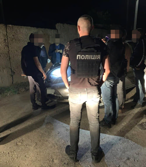 У Сарнах поліцейські повідомили про підозру таксистові у сутенерстві та звідництві