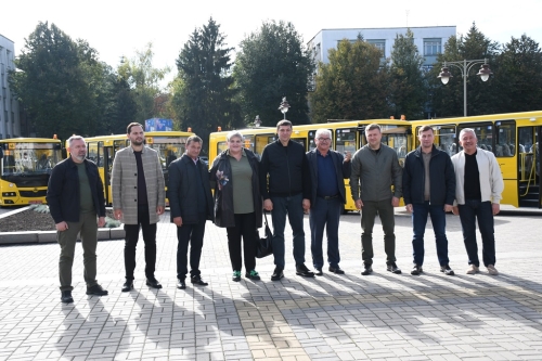 На Рівненщині придбали 11 нових шкільних автобусів