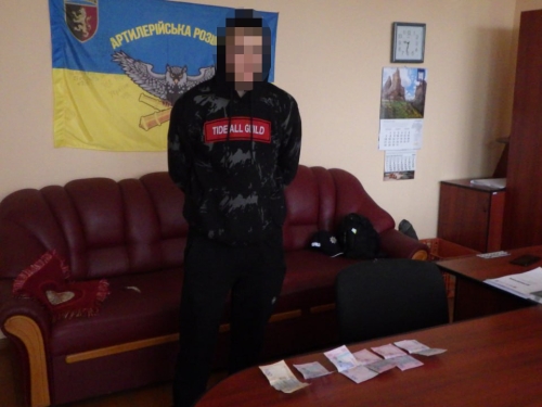 Украв гроші із магазину: на Сарненщині поліцейські викрили неповнолітнього
