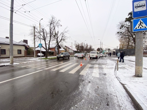 У Рівному внаслідок наїзду мікроавтобуса травмувалася неповнолітня