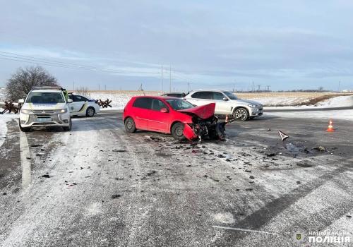 У Рівненському районі внаслідок зіткнення двох авто постраждав водій легковика