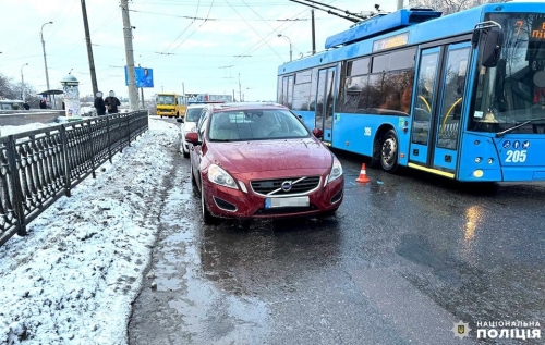 У Рівному під колеса авто потрапила пенсіонерка