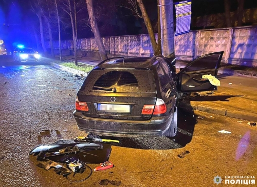 У Рівному поліцейські розслідують ДТП, у якій загинув пішохід і постраждало молоде подружжя