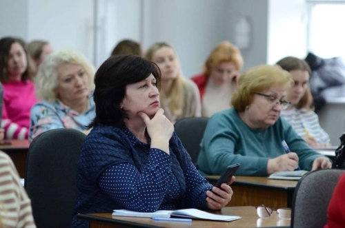 Психологів Рівного навчали, як допомогти дітям, які пережили втрату