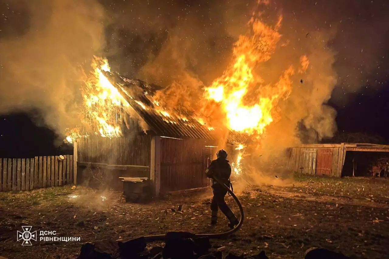 Рятувальники ліквідували пожежу в приватному домогосподарстві у Сарненському районі