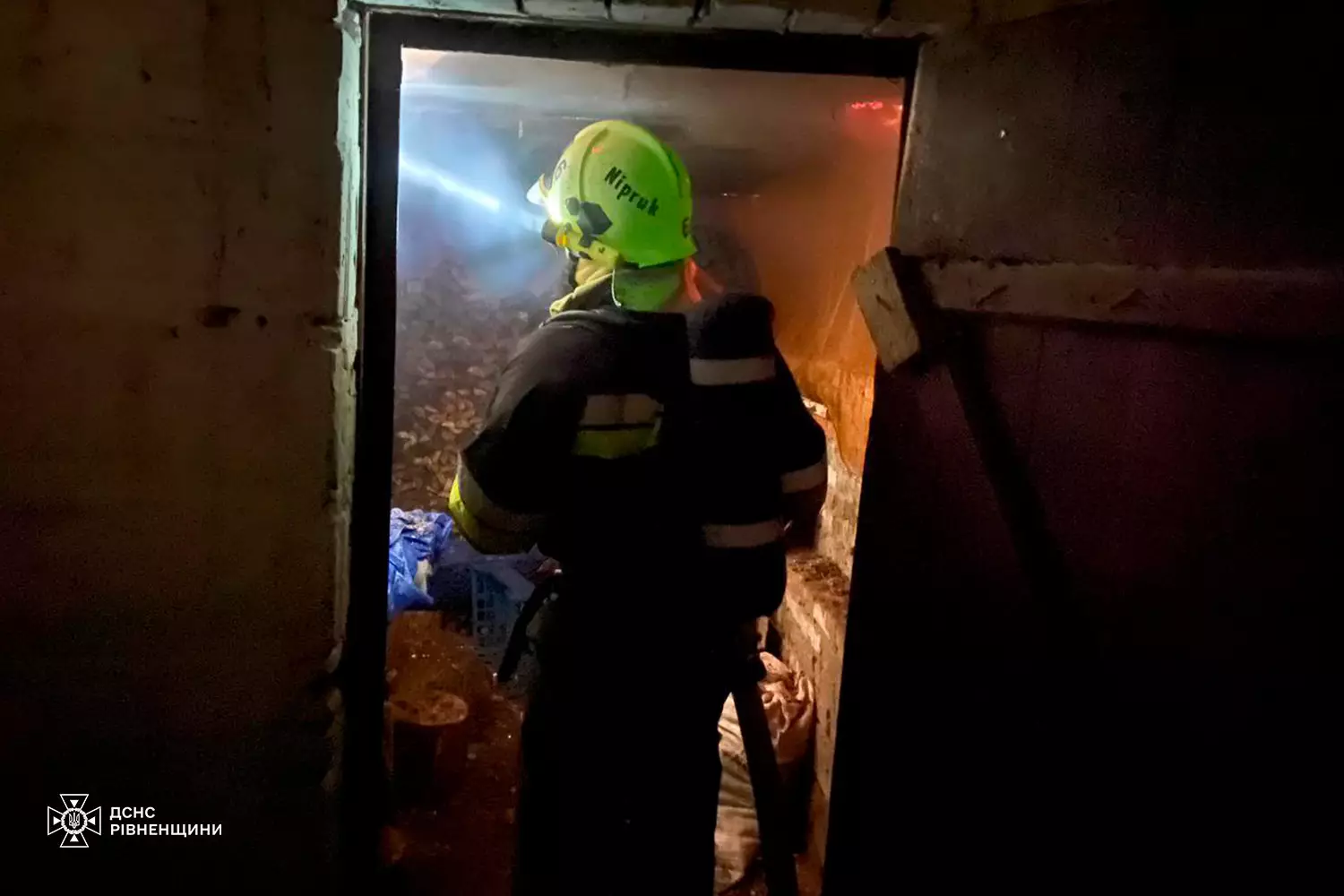 У Дубенському районі рятувальники ліквідували пожежу у приватному господарстві У Дубенському районі рятувальники ліквідували пожежу у приватному господарстві