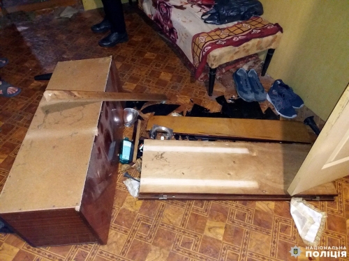 Побили, відібрали телефон і документи: у Рівненському районі поліцейські затримали грабіжників