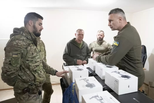 Кличко привіз захисникам Вовчанська та Куп’янська дрони від громади Києва