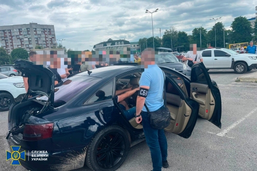 СБУ викрила ділків, які переправляли за кордон призовників: ліквідовано чергову «схему» в Рівненській області