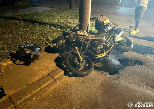 У Рівному внаслідок зіткнення двох мотоциклів травмувалося троє осіб У Рівному внаслідок зіткнення двох мотоциклів травмувалося троє осіб