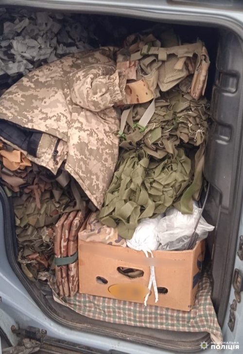 На Рівненщині поліцейські викрили варашівця на незаконному перевезенні майже 70 кілограмів бурштину