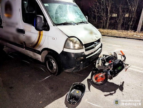 Внаслідок ДТП у Рівному тяжко травмувався малолітній скутерист