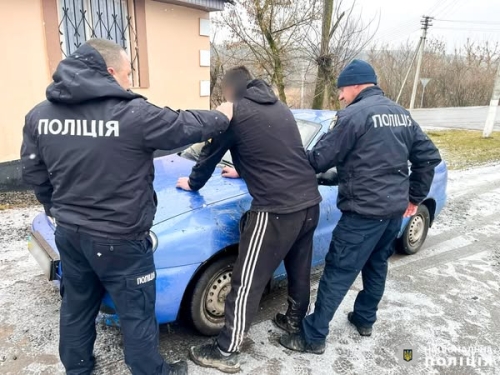 Викрав легковик, щоб покататися: дубенські поліцейські викрили зловмисника