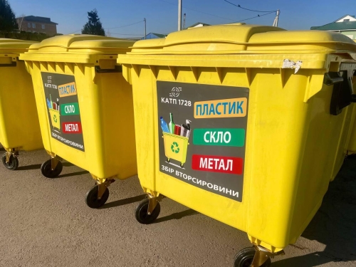У Рівному розставлять контейнери для сортування сміття
