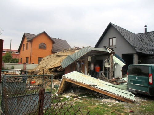 Поліцейські встановлюють обставини вибуху в будинку в Сарнах