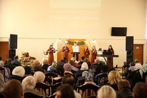 У Рівному церква «Христос є відповідь» відсвяткували День Подяки