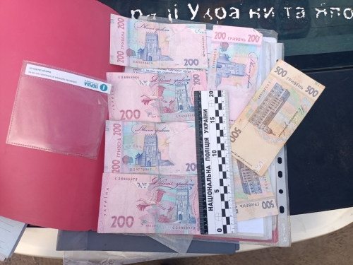 За порушення ПДР у Рівненському районі водій намагався відкупитися від поліцейських хабарем
