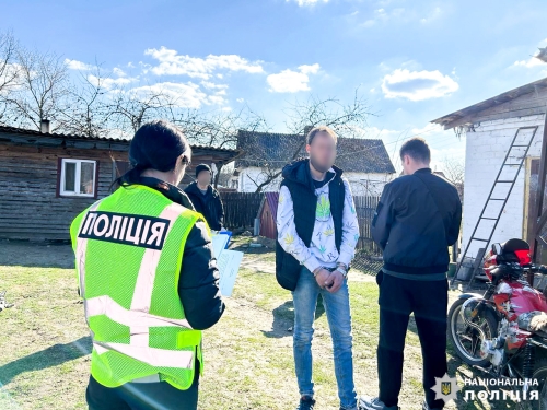 Збував наркотики «з рук в руки»: сарненські поліцейські затримали наркодилера