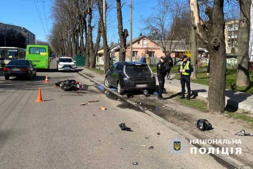 Зіткнення автомобіля з мотоциклом у Рівному: мотоцикліст травмований